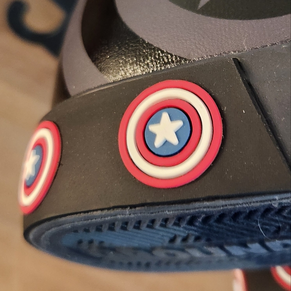 π Captain America High-Top Sneakers β Size 10 β Marvel Avengers β New with Tags - Picture 13 of 14